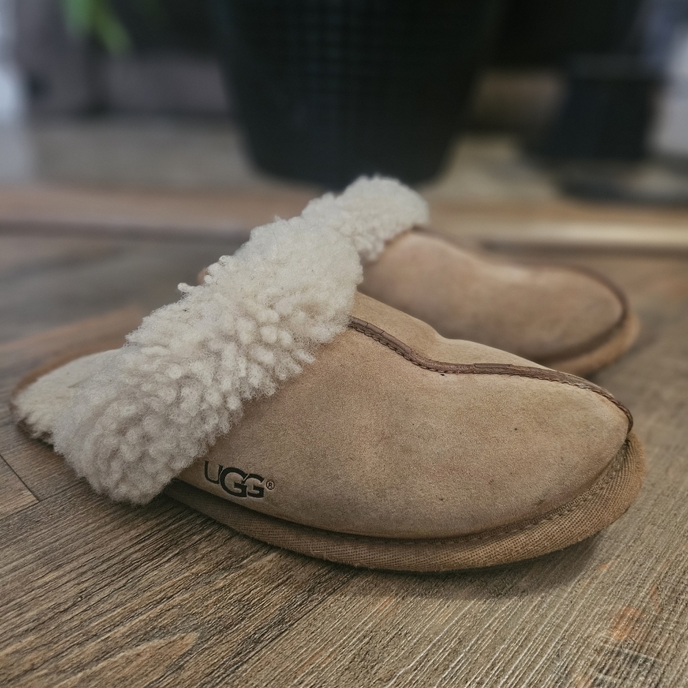 UGG Scuffette II  Suede Slippers  Sheepskin Lining Tan
